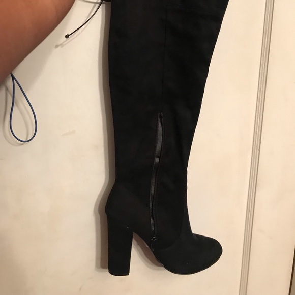 Black knee high boot. Never worn - Picture 2 of 6